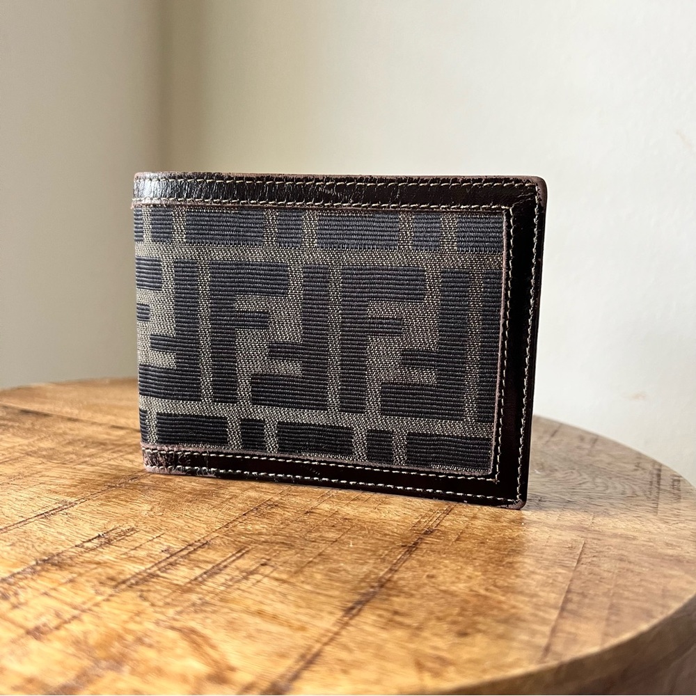 🎉⭐️ Host pick ⭐️ authentic Fendi Zucca FF Logo Wallet